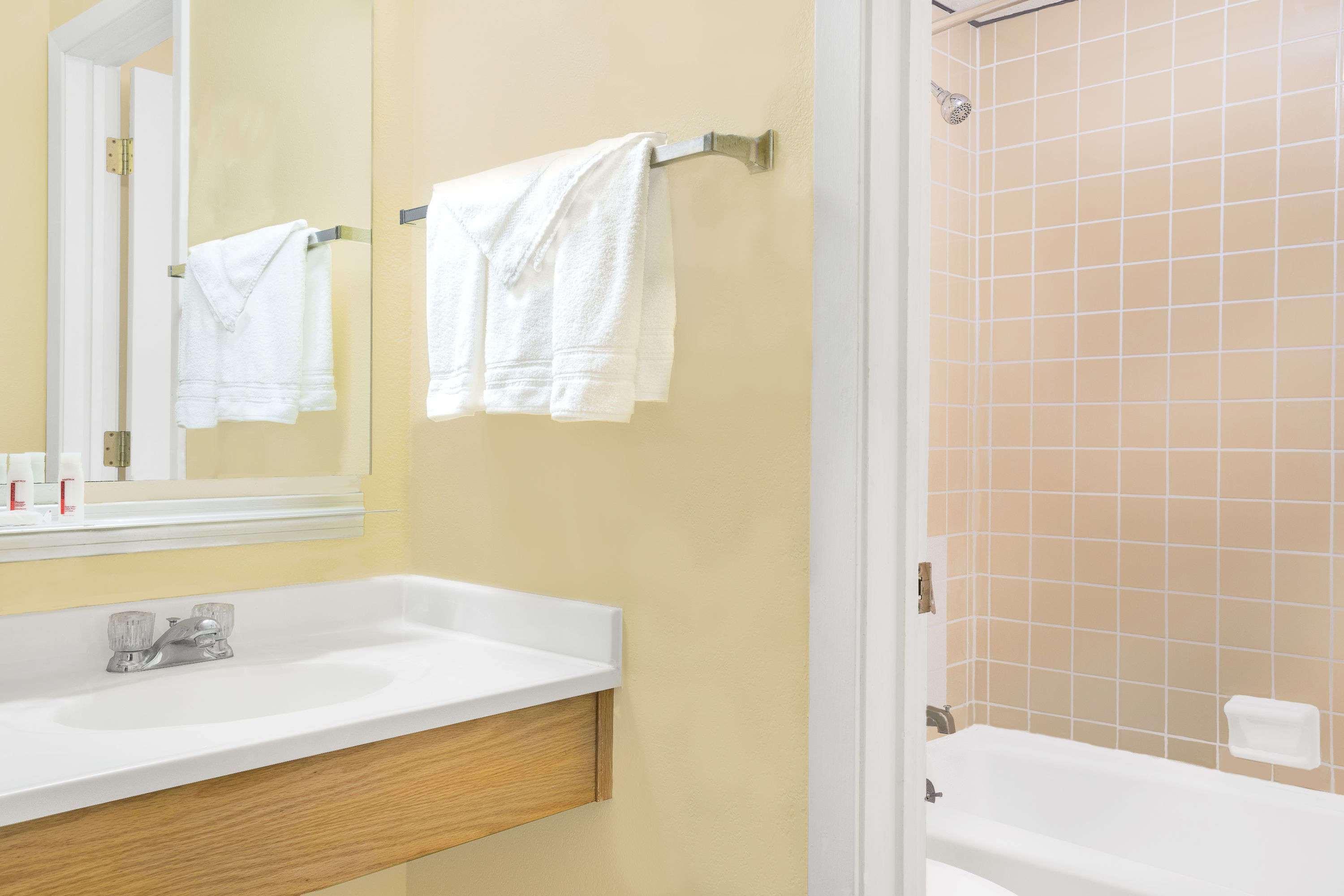 Days Inn By Wyndham Alexandria Mn Εξωτερικό φωτογραφία