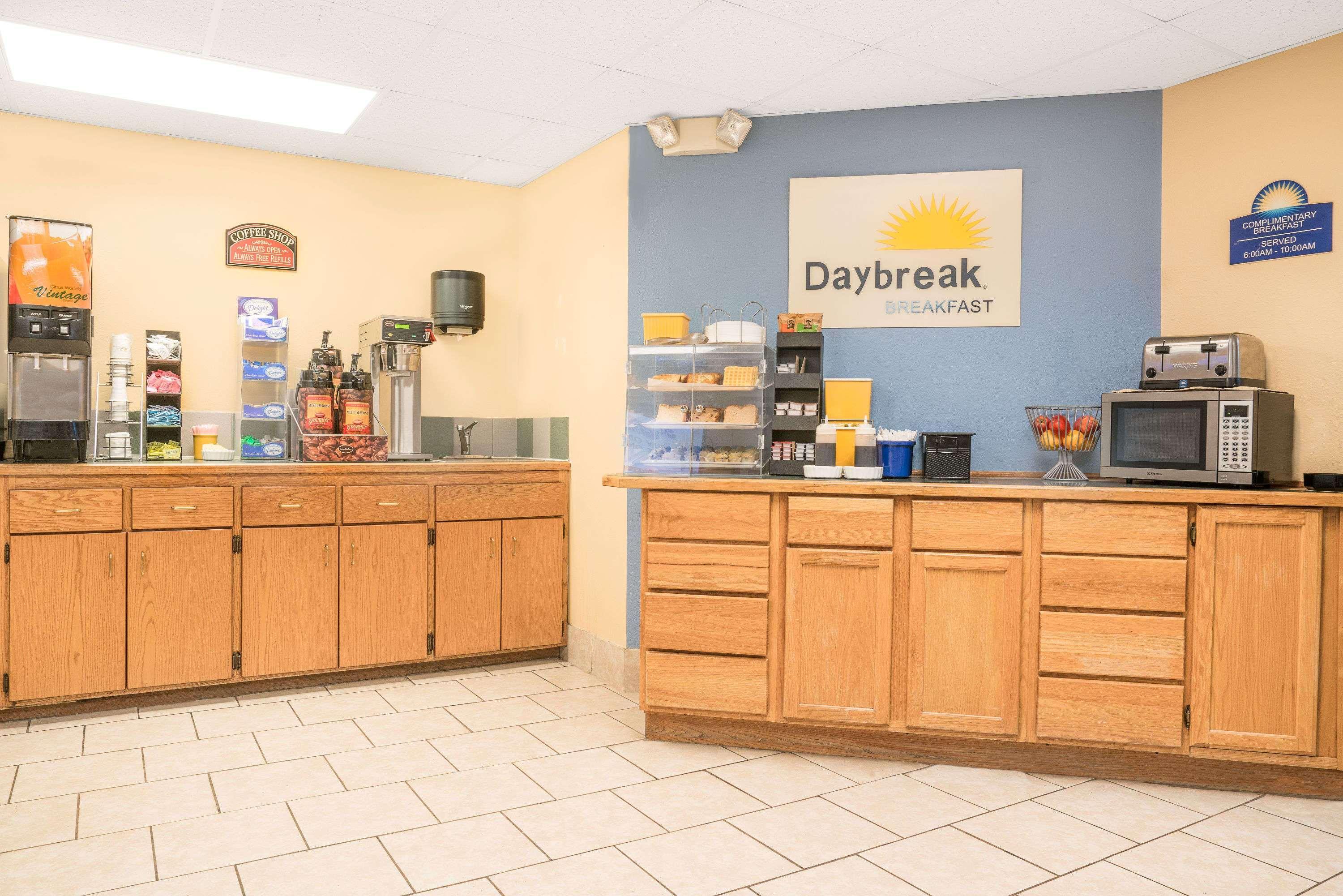 Days Inn By Wyndham Alexandria Mn Εξωτερικό φωτογραφία