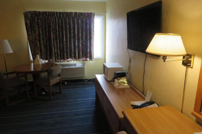 Days Inn By Wyndham Alexandria Mn Εξωτερικό φωτογραφία